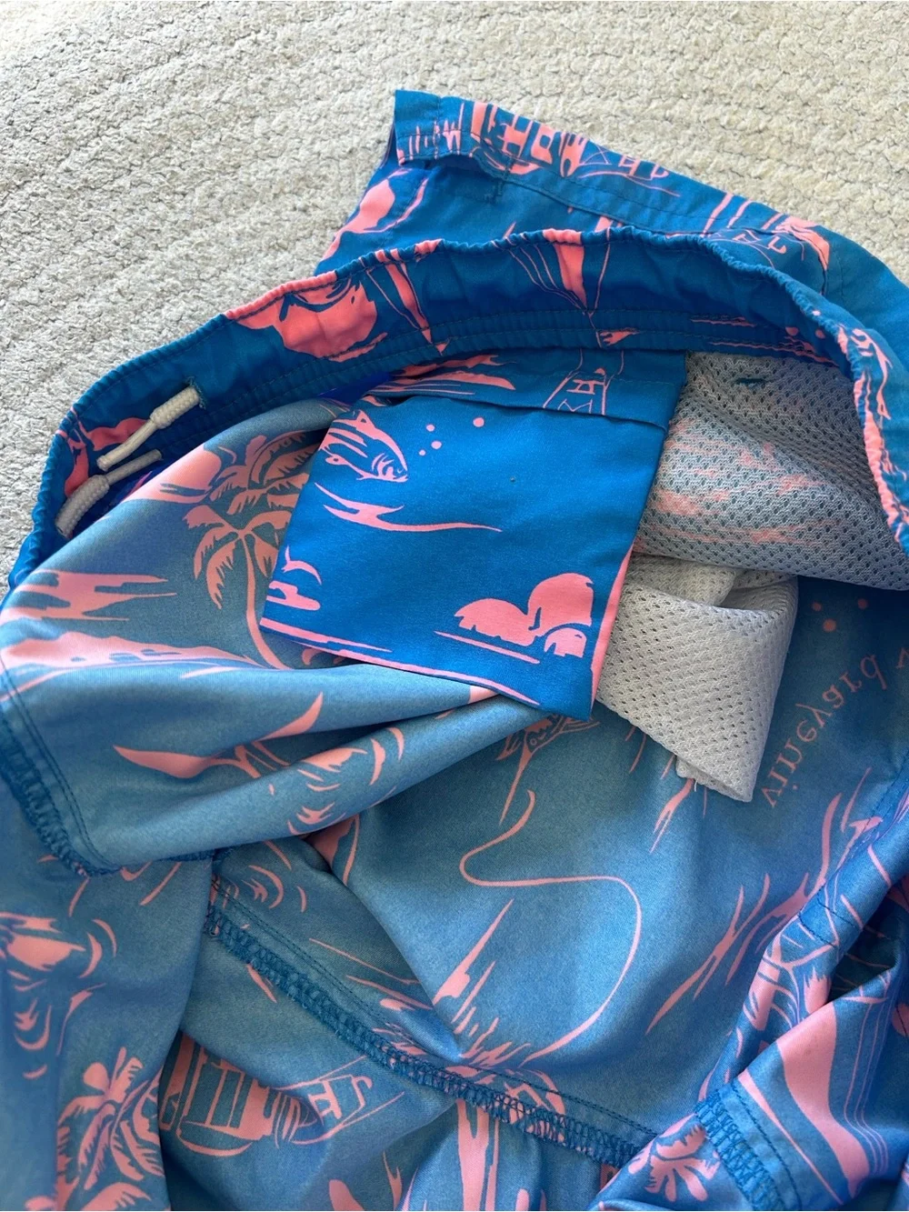 Vineyard Vines size 18 boys XL swimsuit linerless blue with pink boats